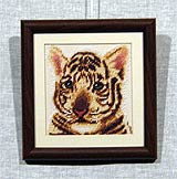 Вышивка «Тигренок» 10,1х9,6
(рамка пластиковая, стекло антибликовое, оргалит, установка работы в раму, паспарту, вырез окна в паспарту, натяжка вышивки)

