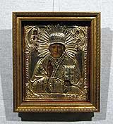 Икона в окладе «Спас Вседержитель» 32,5х27,8
(рамка деревянная , стекло стандартное, оргалит, установка работы в раму)
